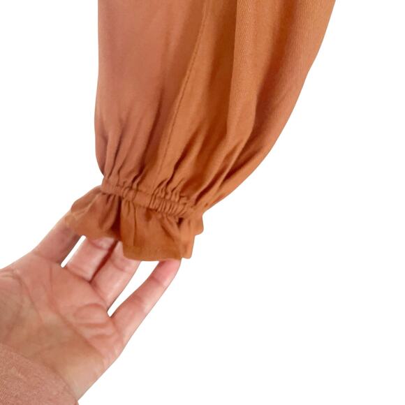 J. roberts Caramel Smocked Crop Top Long Sleeves Ruffled Shoulder SMALL Feminine - Picture 3 of 9